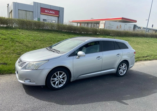 Toyota Avensis cena 19600 przebieg: 187000, rok produkcji 2011 z Chodzież małe 172